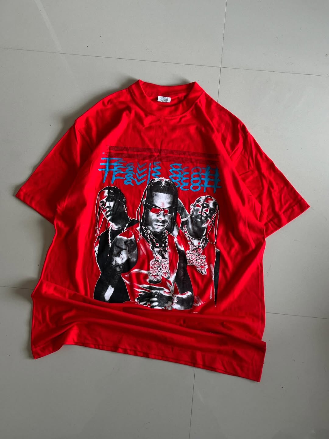 JUNKFITS Hip-Hop Rap Legends graphic T-shirt in bright red with black-and-white portraits and chain designs
