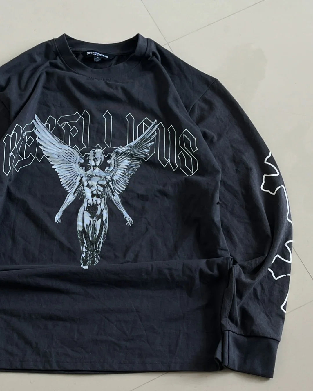 Junk Fits Full Sleeves Graphic Tee – Bold Streetwear Statement