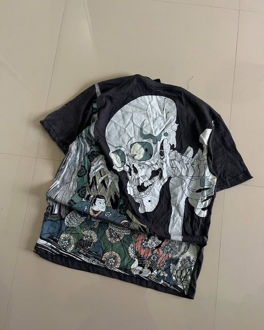Black oversized t-shirt with large skeleton and traditional Japanese battle scene print – Junk Fits ukiyo-e inspired streetwear

