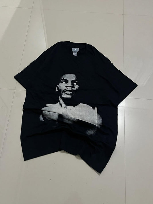 JUNKFITS black T-shirt with high-contrast white portrait print

